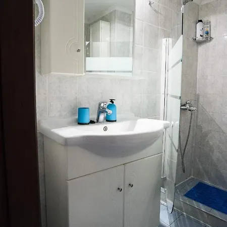 Salonika Downtown Spacious Appartamento