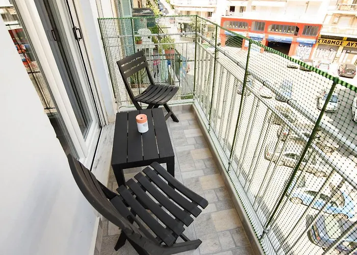 Salonika Downtown Spacious شقة *